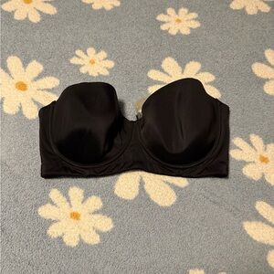 Sleek Black Strapless Bra